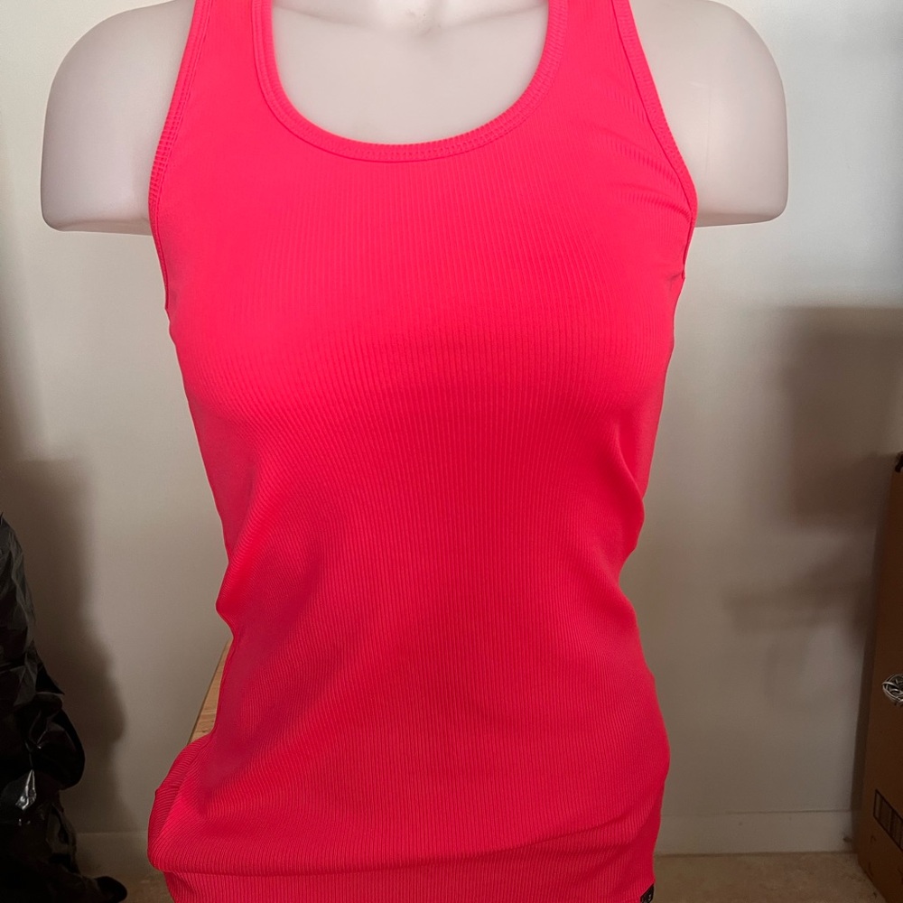 Under Armor Vibrant Pink Tank Top Size S